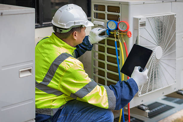 Professional Hvac technician working in Painesville, OH